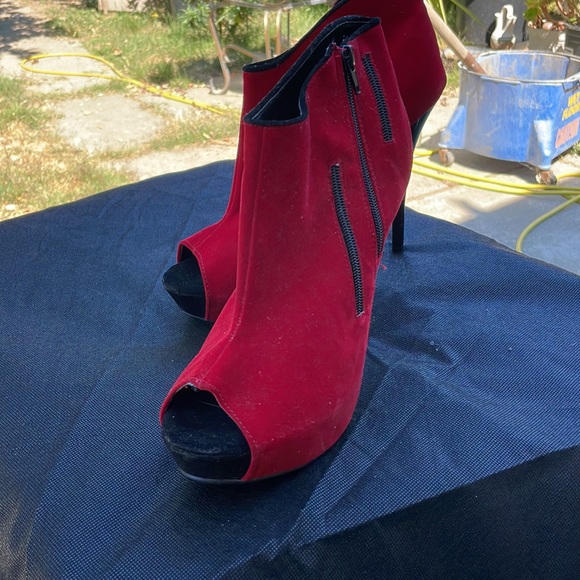 Red ankle boot - Picture 2 of 5